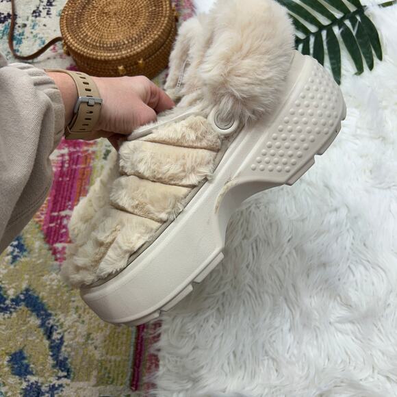 NEW CROCS Cream Plush Stomp Lined Quilted Clogs in Stucco Mens 9 Womens 11 - Picture 6 of 9